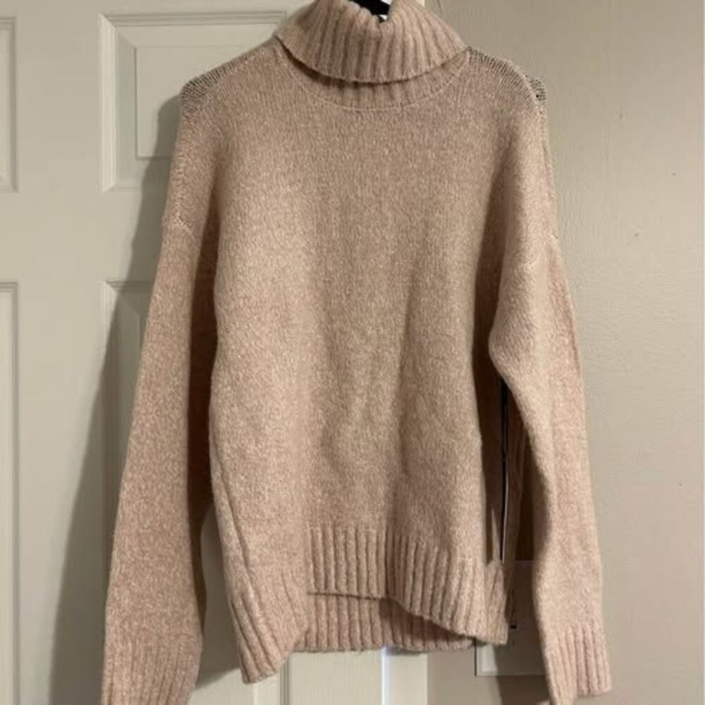 NWT Olivia Sky Turtleneck Sweater Large